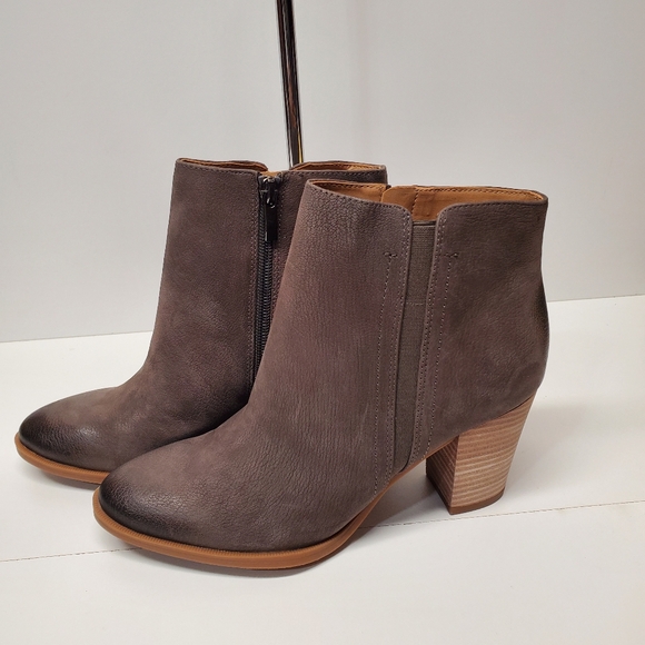 Franco Sarto Shoes - ❗️make an offer ❗️Franco sarto ankle boots L-Dipali, Grey LE